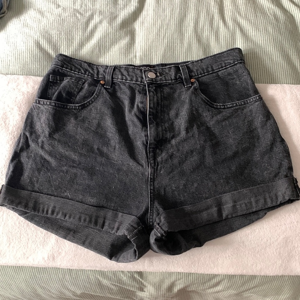 BDG High-Waisted Mom Short